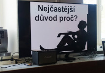 Obrázek k aktualitě Beseda s Romanem Povalou o životě v závislosti a výstava fotografií a obrazů